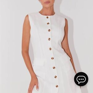 Elegant White Sleeveless Dress